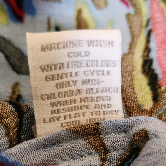 intro. Floral Multicolor Blouse - Picture 7 of 8